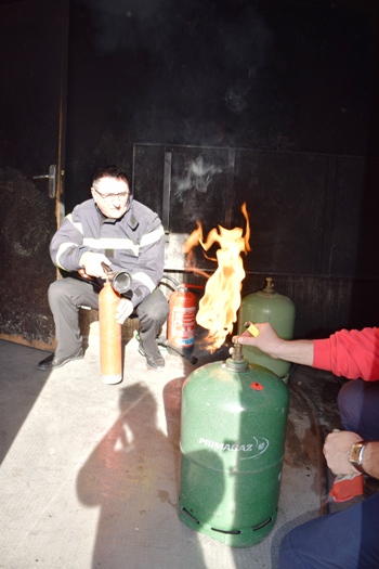 Le préfet de la Nièvre a également testé cet atelier "simulation d'incendie"